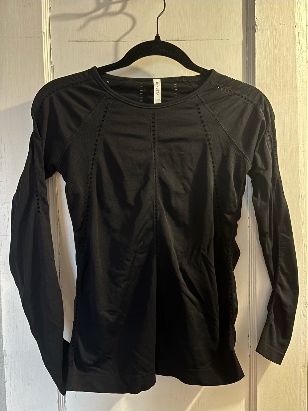 Athleta Foothills Black Long-Sleeve